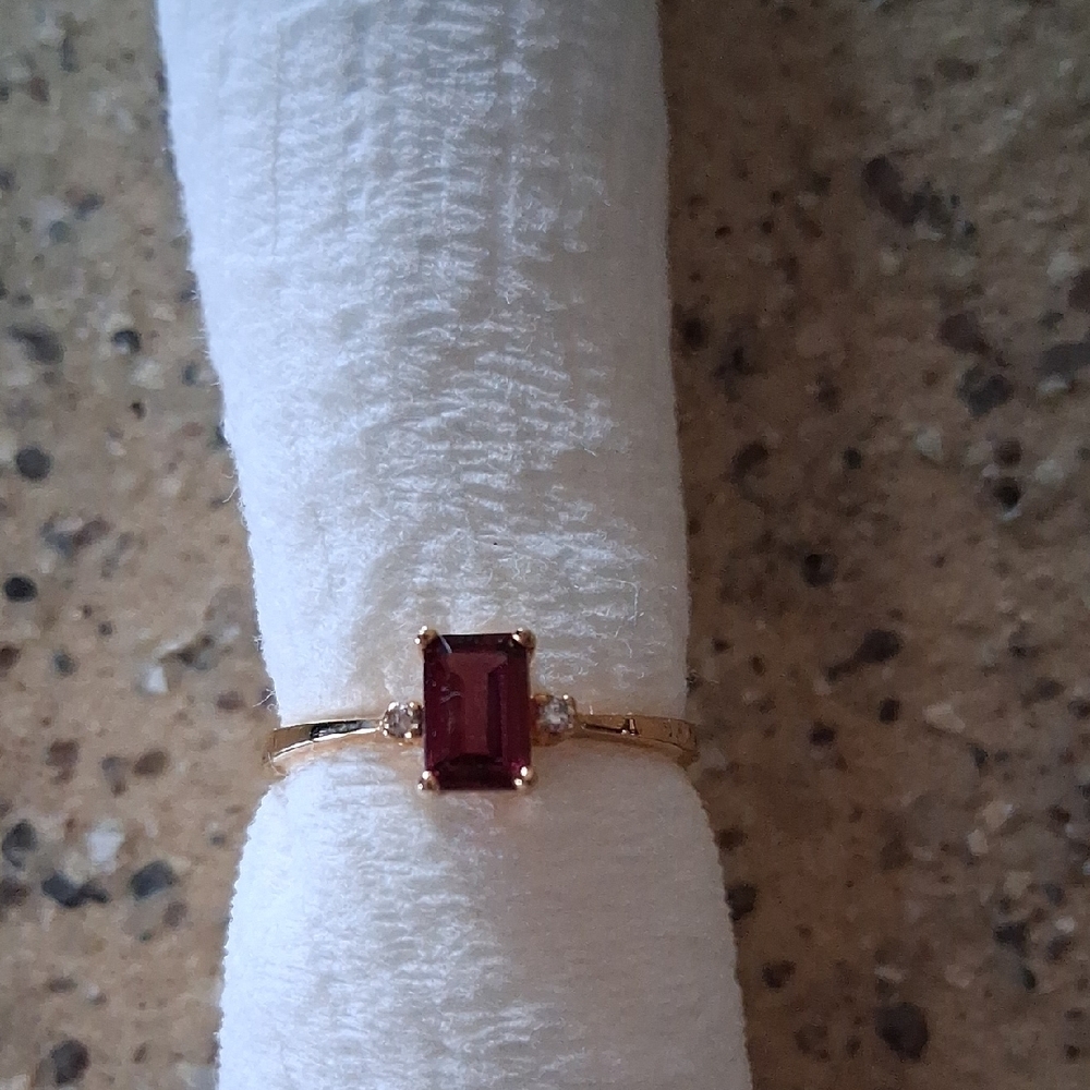 Elegant Rhodolite Garnet Ring Diamond TWT.02 14K Yellow Gold